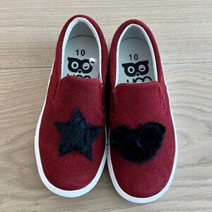 Hoo Burgundy Furry Star/Heart Slip-Ons size 10 NWOT